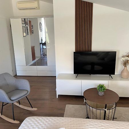 Studio Apartment Elena ซาดาร์ ภายนอก รูปภาพ